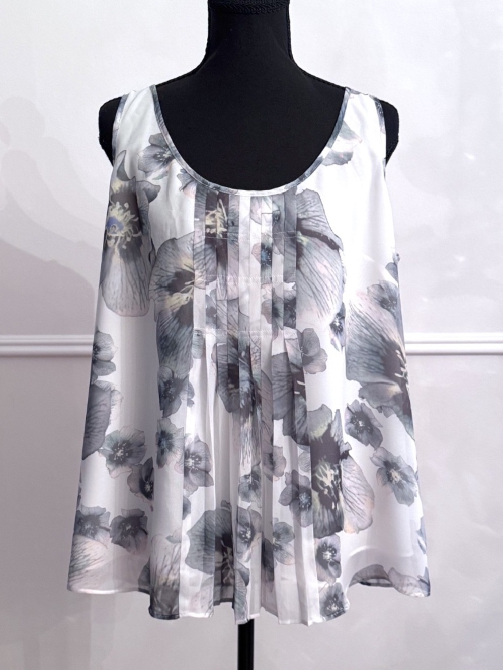 DKNY Jeans Tank Top XL Watercolor Floral Pleated Swing Scoop Neck Sleeveless